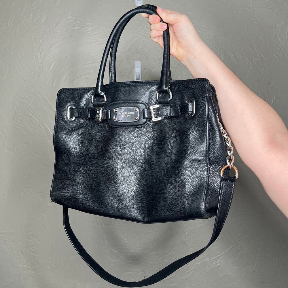 Stylish Michael Kors Handbag - Perfect for any occasion!
